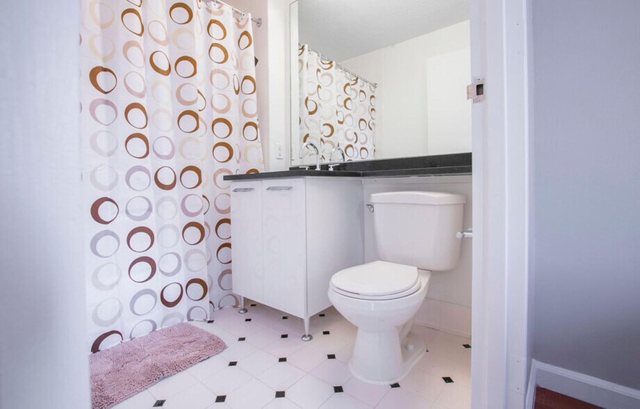 Building Photo - 201 W 87th St