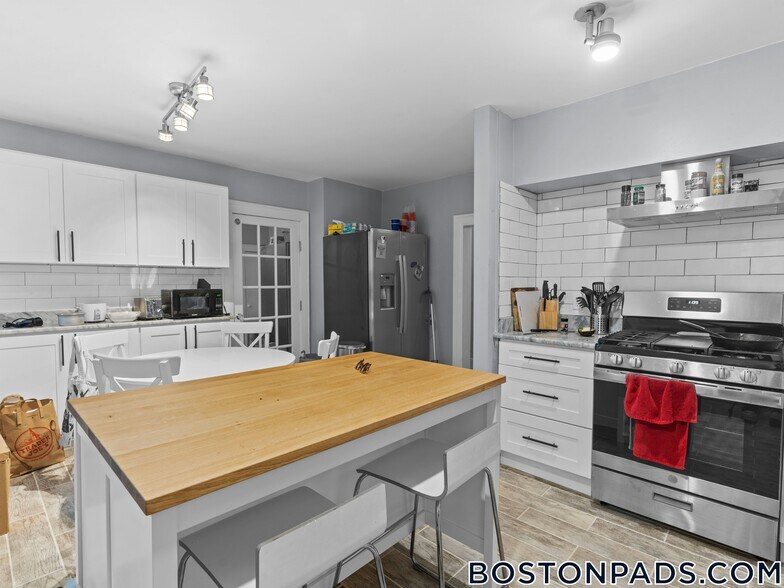 Building Photo - 42 William St