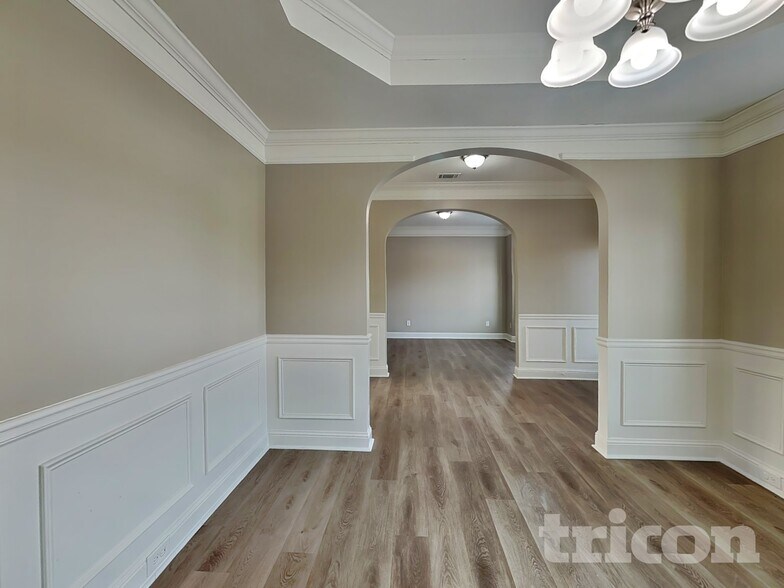 Building Photo - 905 Southfork Dr