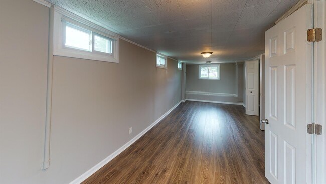 Building Photo - 404 Jefferson Ct