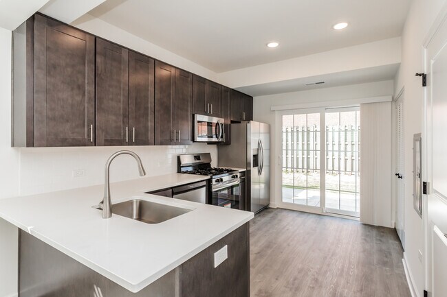 Building Photo - 1432 Naperville Wheaton Rd