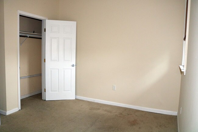 Building Photo - 934 Capouse Ave
