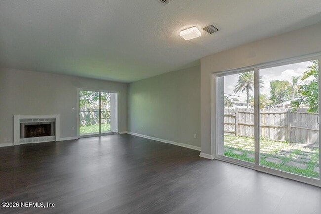 Building Photo - 360 14th Ave S