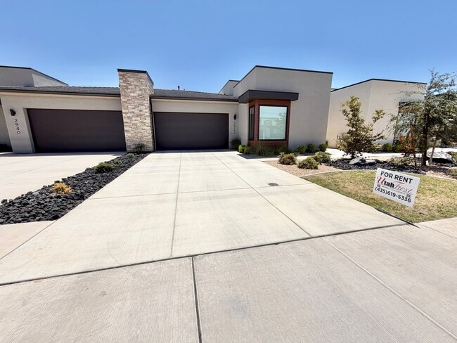 Building Photo - Woodlands Estates Furnished Townhomes