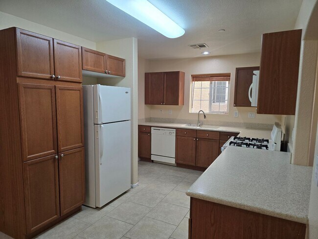 Building Photo - 9160 Column Ct