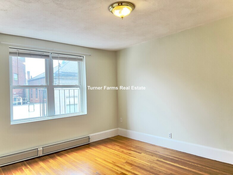 Building Photo - 402A Highland Ave