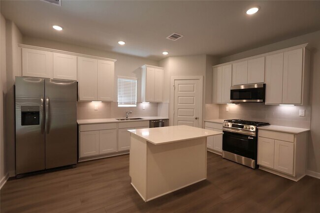 Building Photo - 8510 Blueberry Ash St