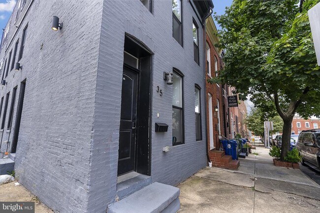 Building Photo - 35 Birckhead St