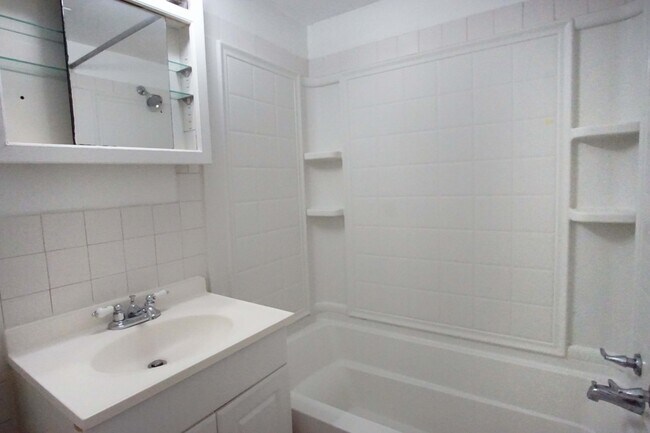 Building Photo - 11402 Cherry Hill Rd