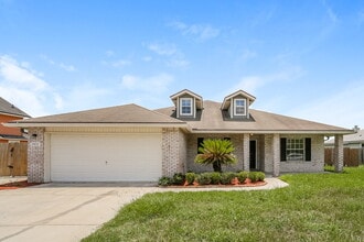 Building Photo - 2452 Royal Pointe Dr