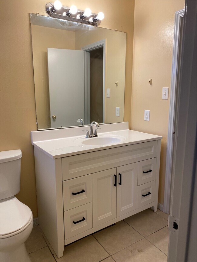 Building Photo - 6303 Southwood Ct S