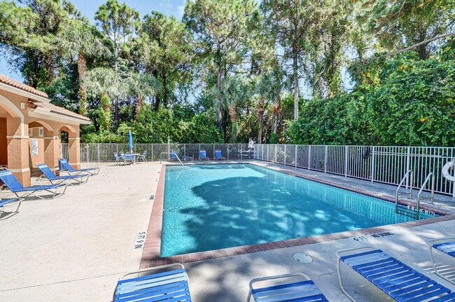 Building Photo - 14211 W La Sedona Cir