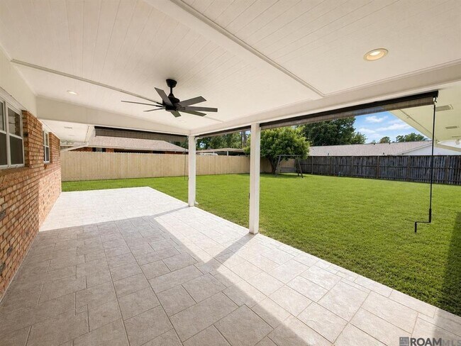 Building Photo - 4112 Pine Park Dr