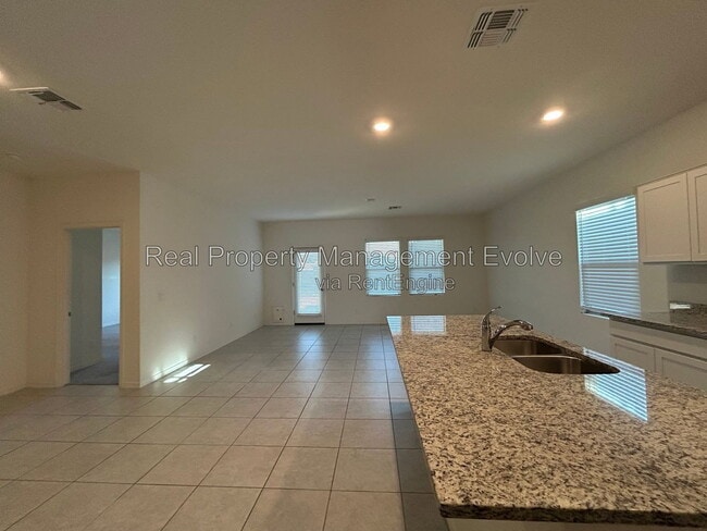 Building Photo - 6512 W Magdalena Ln