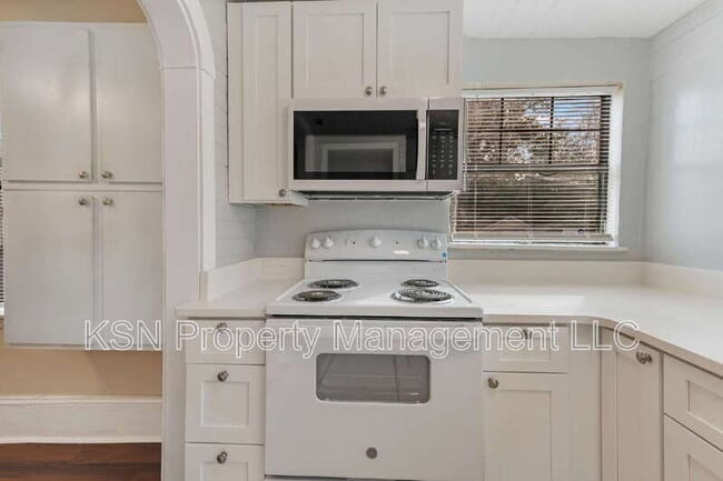 Building Photo - 1921 Reynolds St