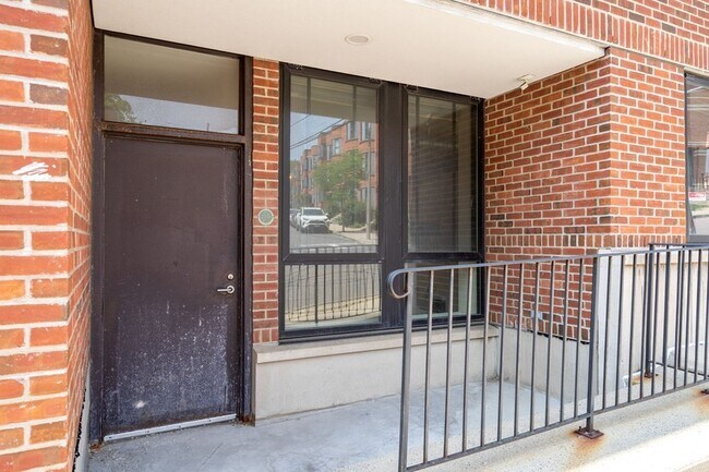 Building Photo - 245 Heath St