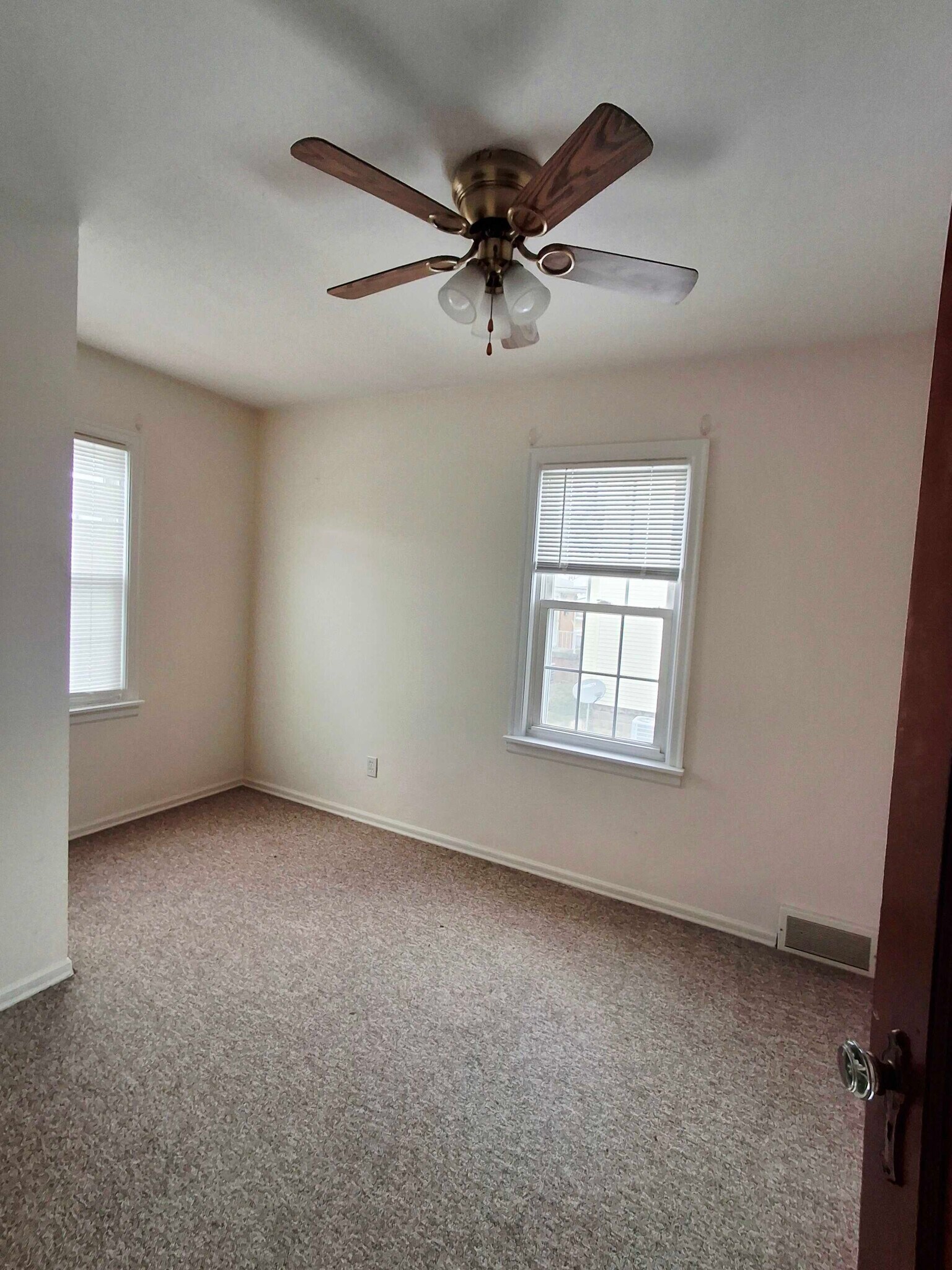 Building Photo - 543 Dresden Ave