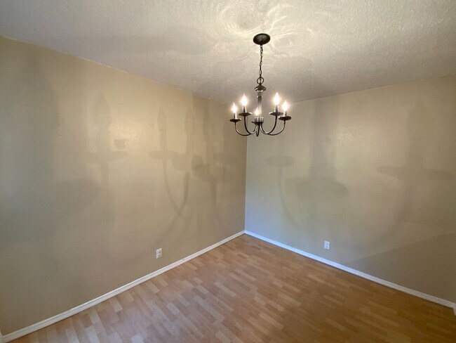 Building Photo - *Owner Broker* 2 Bedroom Townhome Availabl...