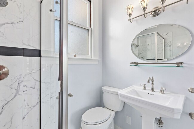 Building Photo - Lower Haight: Remodeled Top Floor 1 Bed 1 Bath near Duboce Park