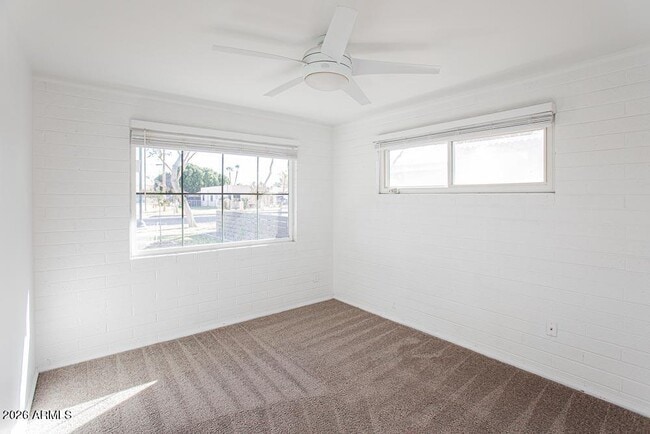 Building Photo - 318 N Palm St