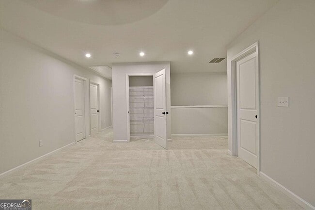 Building Photo - 504 Albertson Ave
