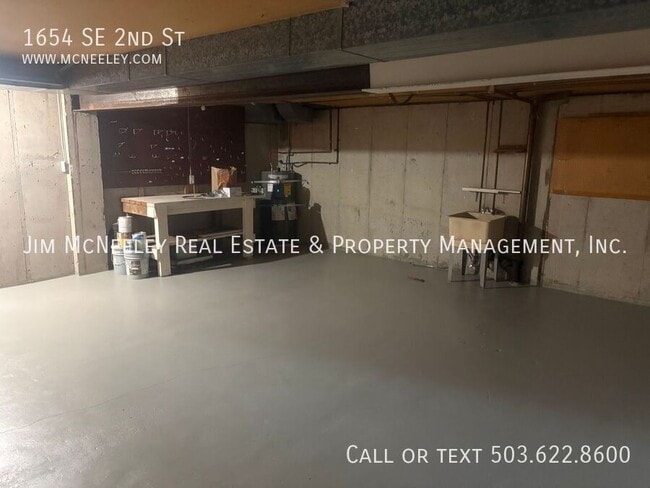 Building Photo - 1654 SE 2nd St