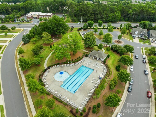 Building Photo - 5086 Waterloo Dr
