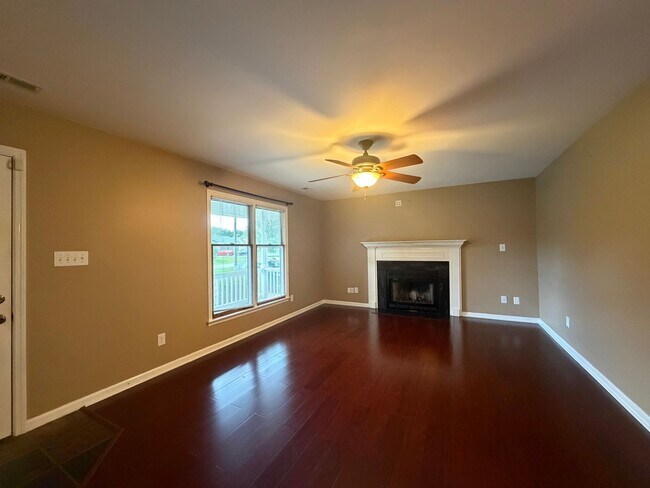Building Photo - 717 Mallard Dr