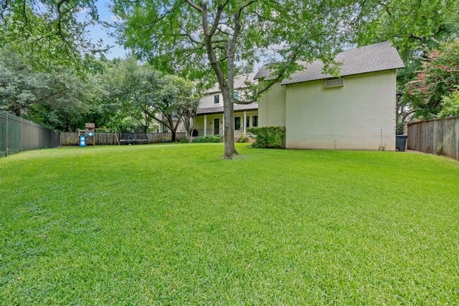 Building Photo - 6636 Dogwood Creek Dr