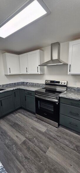 Building Photo - 618 11th St