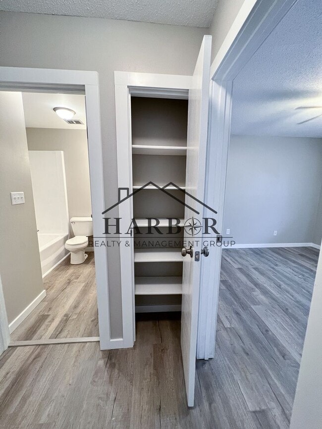 Building Photo - Renovated 1 Bedroom 1 Bath - SPECIAL: Lower rent for a 6 month Lease