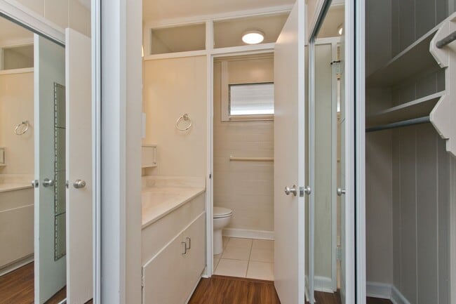 Building Photo - 4 BD 2.5 BA w/ Large Driveway & Yard