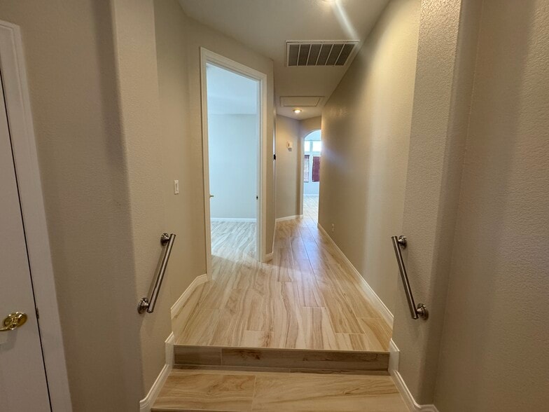 Building Photo - 712 Pinnacle Heights Ln