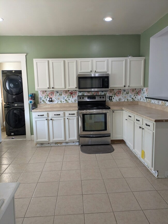 Building Photo - 705 E State St