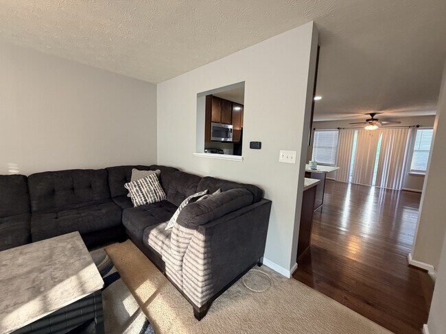 Building Photo - 305 Turquoise Ln