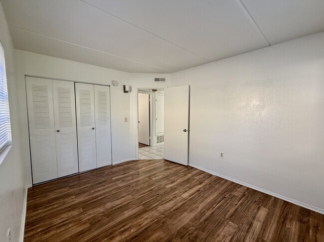 Building Photo - 716 Michigan Ct