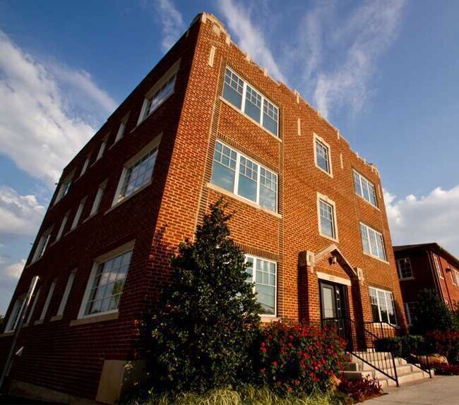 Building Photo - 1217 N. Francis