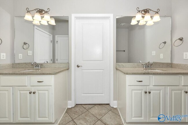 Building Photo - 74 NW Moore Farm Cir