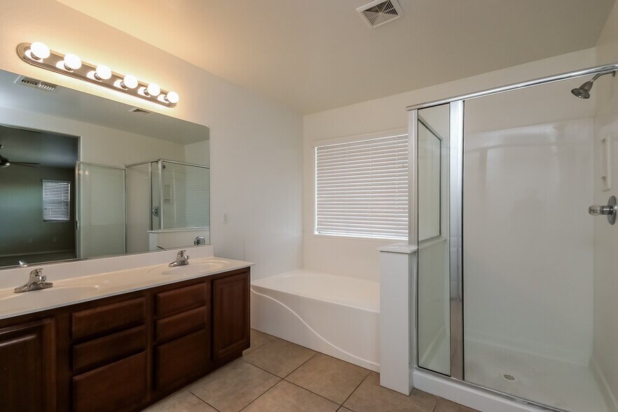 Building Photo - 6890 S Pearl Dr