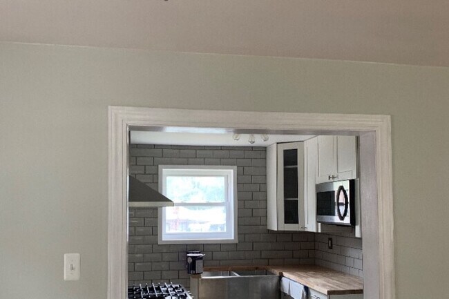 Building Photo - 1225 Buck Ave