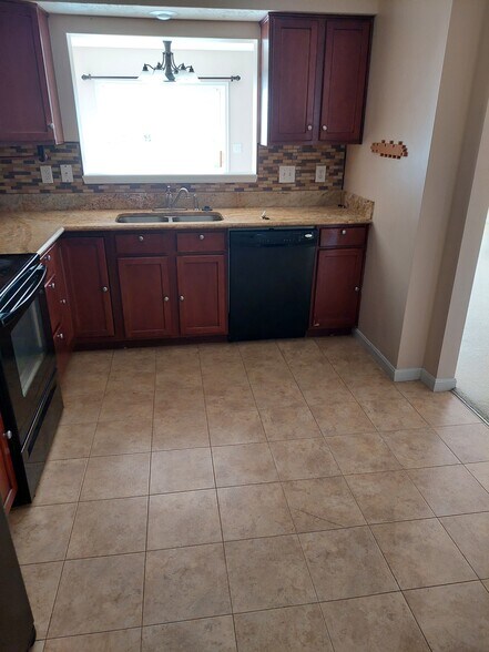 Building Photo - 6293 Edgewater Dr