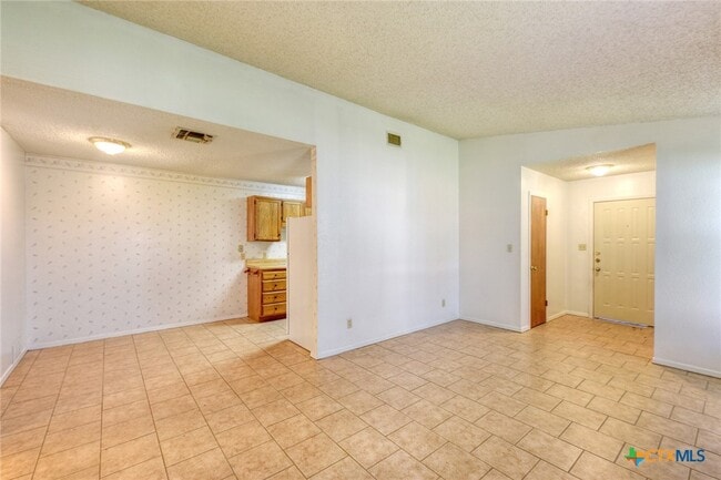 Building Photo - 818 Lois St