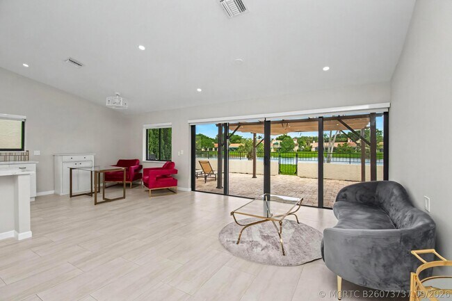 Building Photo - 21460 Laguna Dr