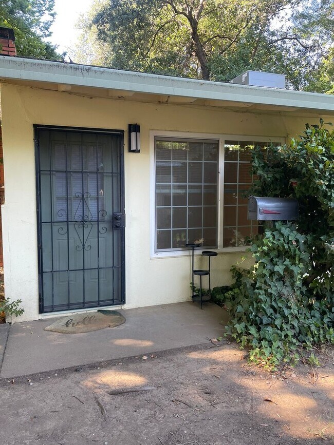 Building Photo - Cute Kutras Tract Home - Close to Aqua Golf