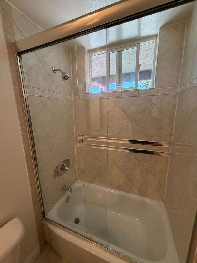Building Photo - "Charming 2-Bedroom Retreat with Granite Accents & Gleaming Hardwood Floors in Lafayette!"