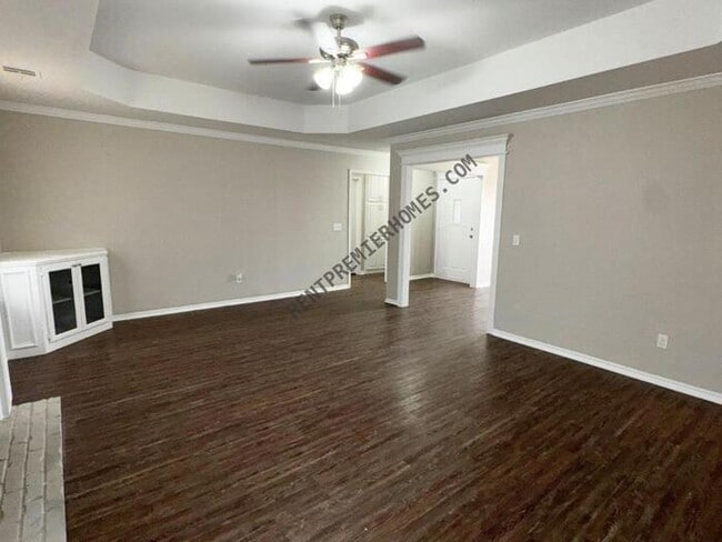 Building Photo - 241 W Pines Way