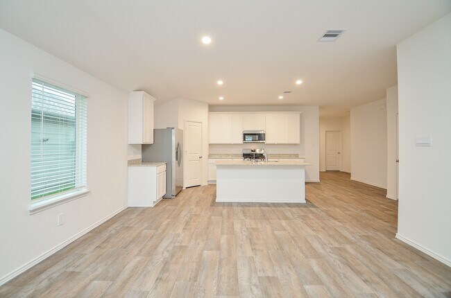 Building Photo - 31310 Yatesbury Ln