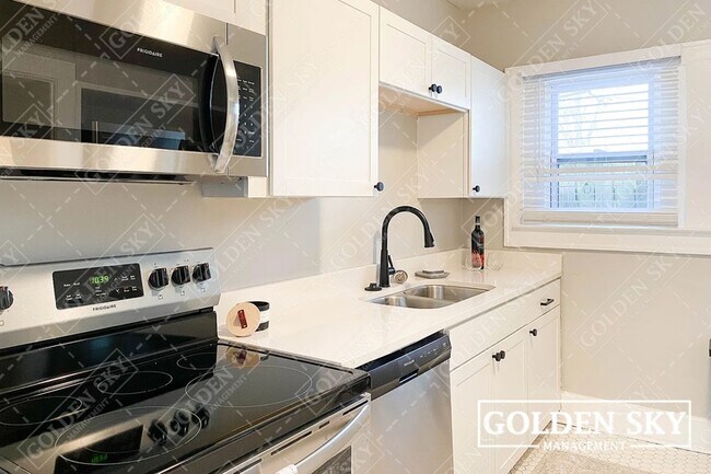 Building Photo - 4910 Winthrop Ave