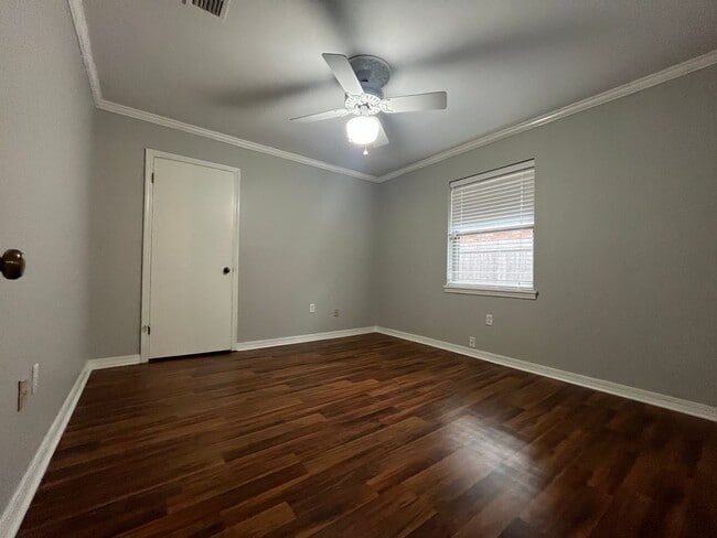 Building Photo - 617 Turtle Creek Dr