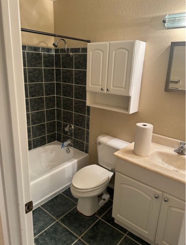 Building Photo - 7513 Center Ave